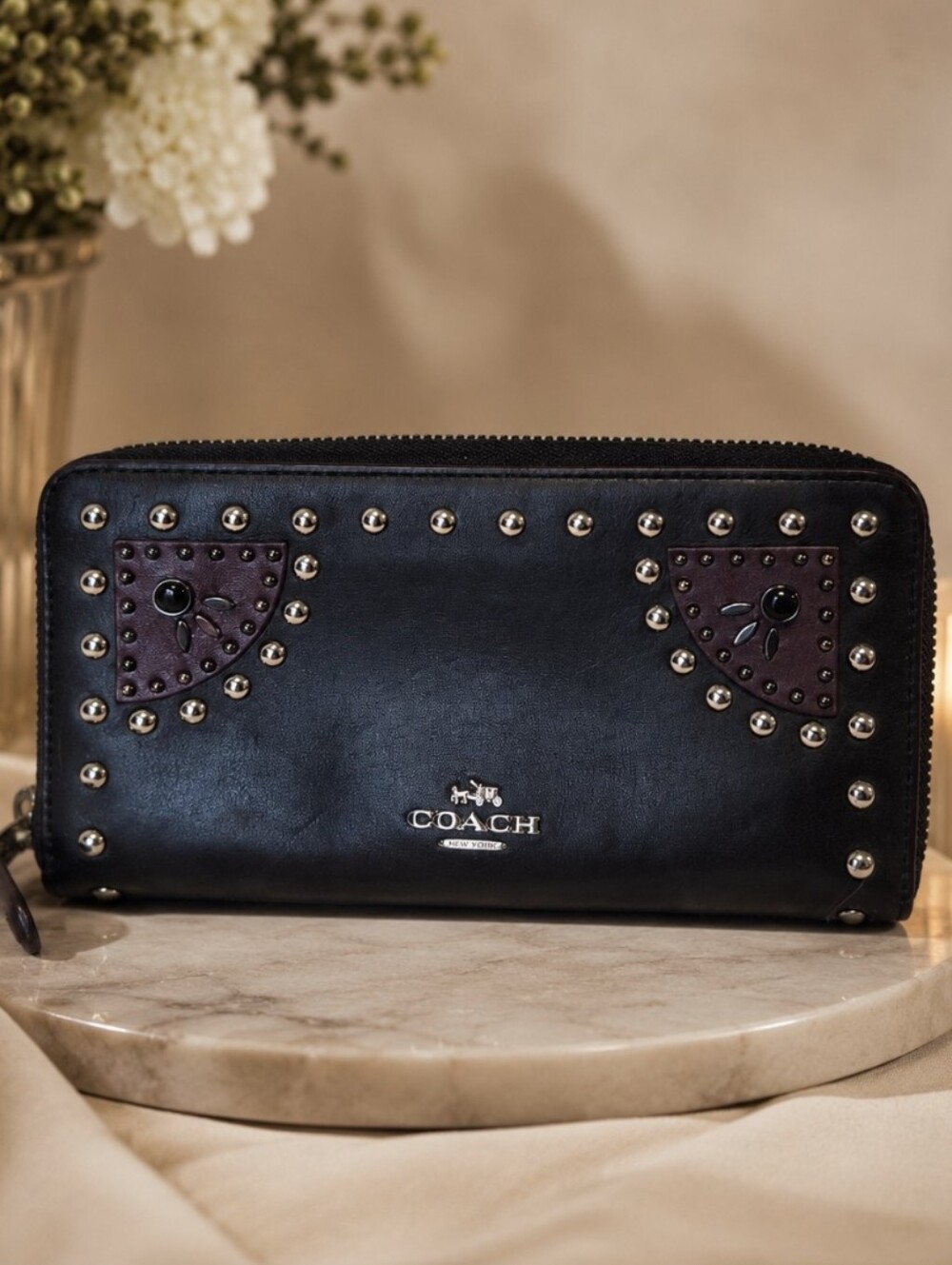 Coach Glove Tanned Leather Western Rivets Accordion Zip Wallet Black 56522